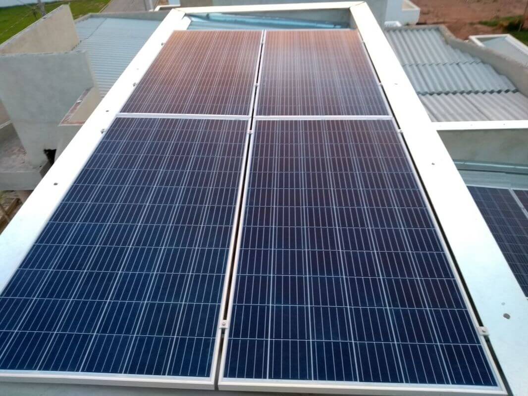 Telhado de casa em Votorantim - SP gerando sua própria energia através do sol